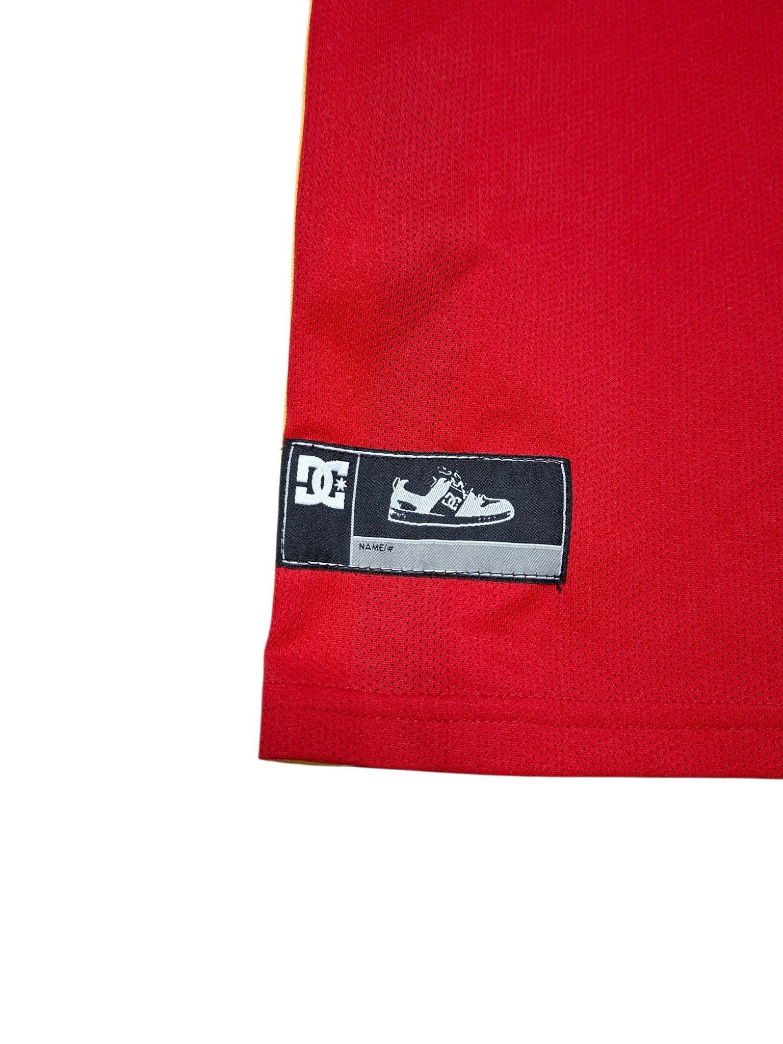 DC DC SHOES VINTAGE BIG LOGO SK8 SLEVELESS TEE Size US L / EU 52-54 / 3 - 3 Thumbnail
