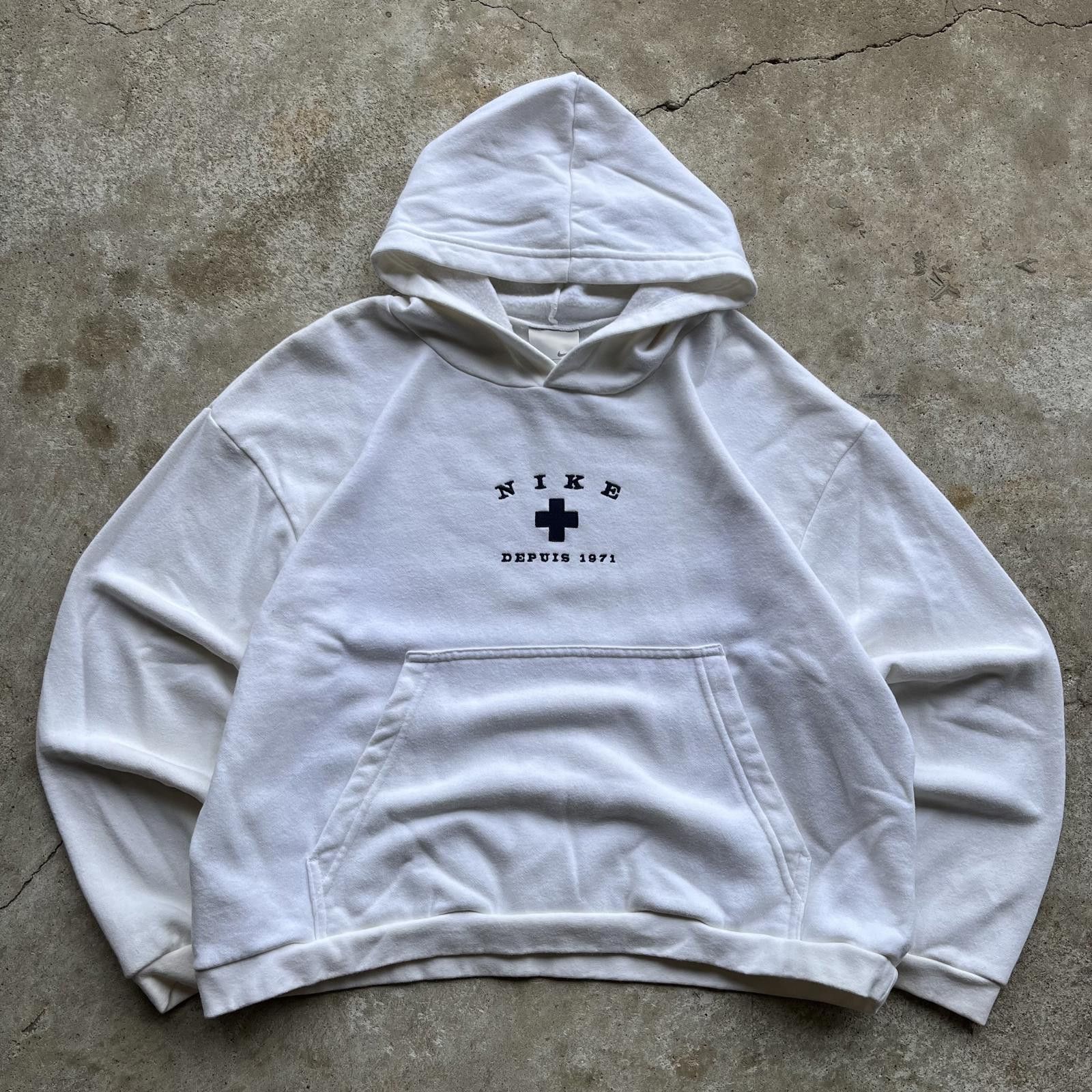 Nike × Vintage Vintage Y2K Nike Grunge Embroidered Cropped Center Hoodie Size L / US 10 / IT 46 - 1 Thumbnail