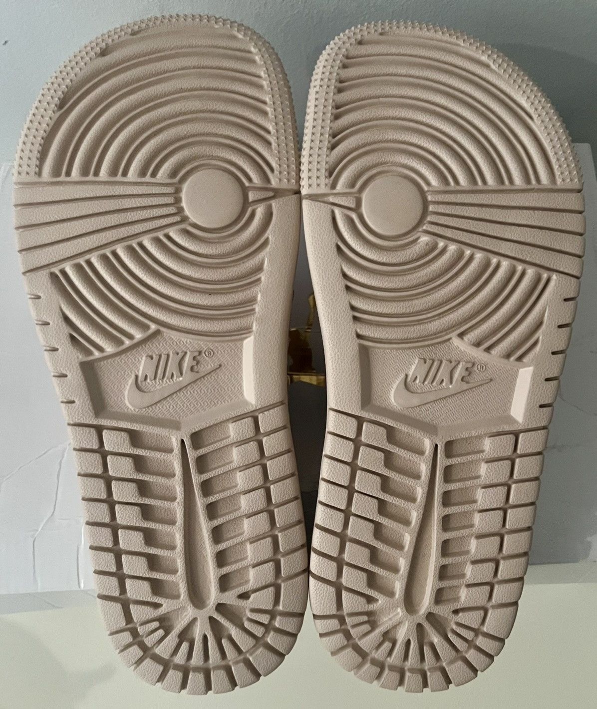 Jordan Brand × Nike Authentic WMNS Jordan Modero 1 slides sandals particle beige Size US 7 / IT 37 - 7 Thumbnail
