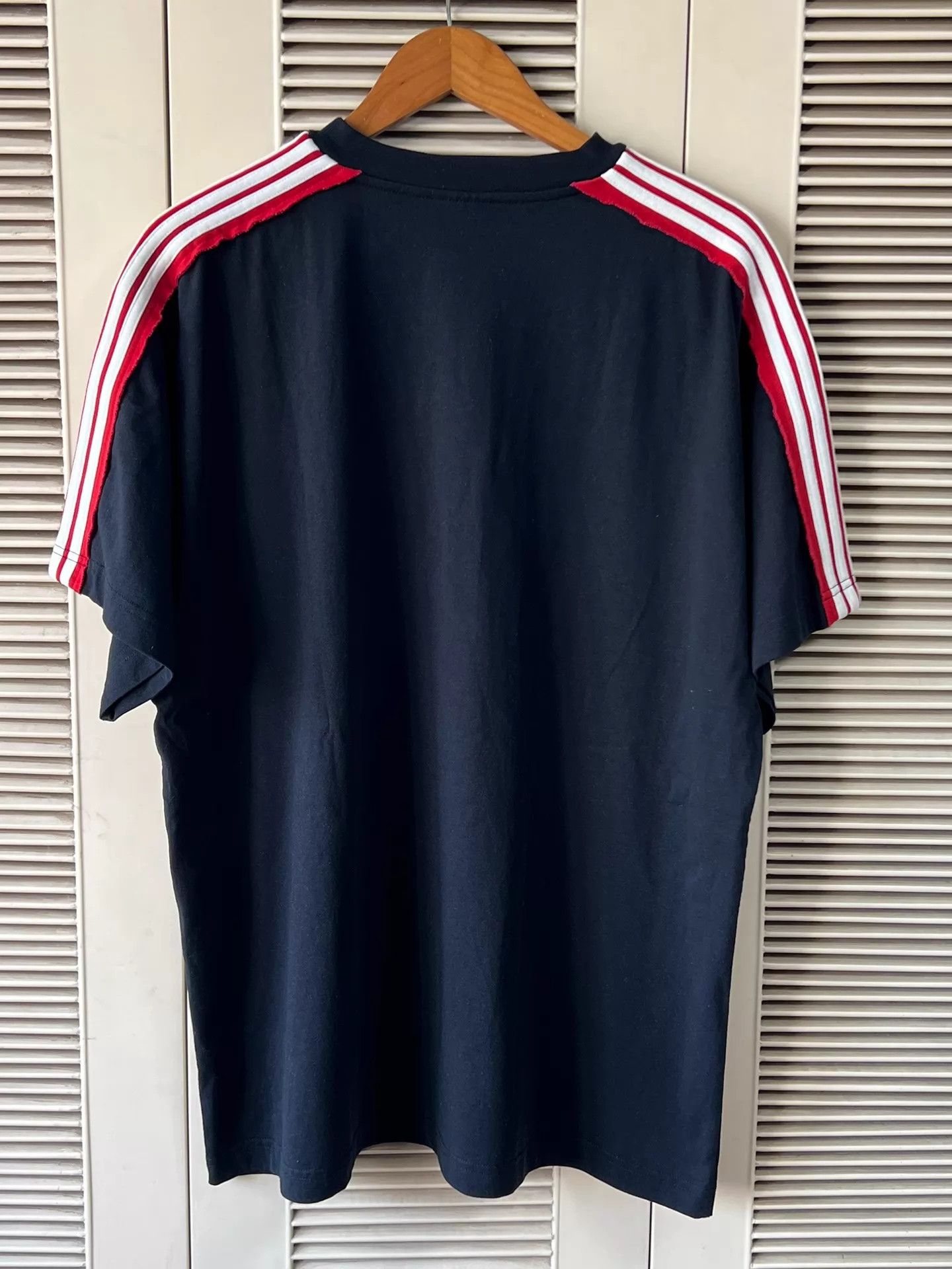 Balenciaga Balenciaga Black Stripe Shoulders Double Ring Logo Unisex Size US S / EU 44-46 / 1 - 2 Thumbnail