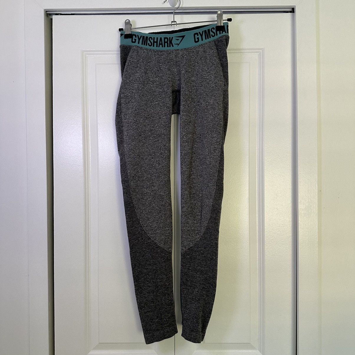 Gymshark Gymshark Women’s Gray & Teal Athletic Leggings Small Size 27" / US 4 / IT 40 - 1 Thumbnail