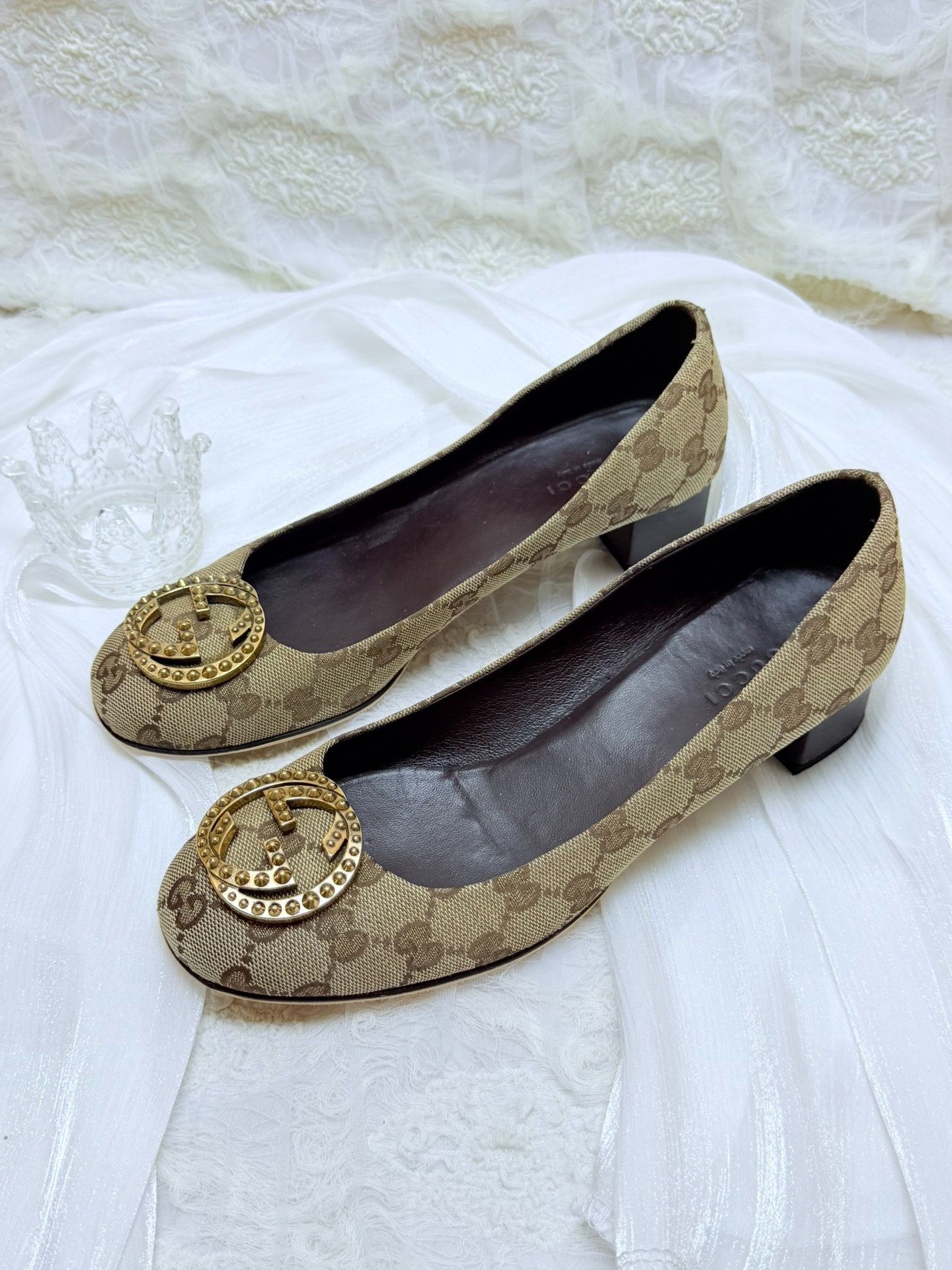 Gucci Gucci Lowtop Sneakers us_7 Women Size US 7 / IT 37 - 1 Thumbnail