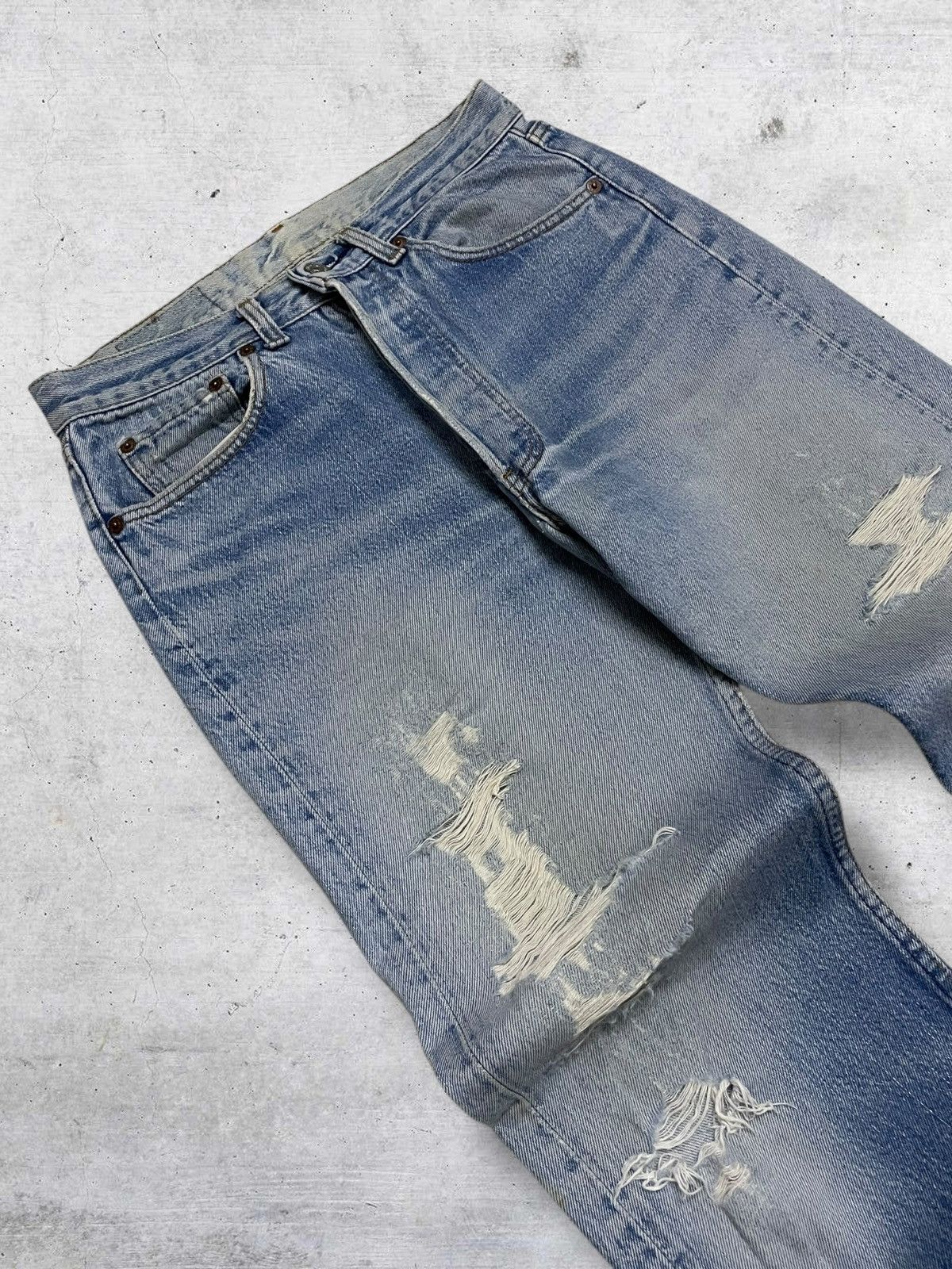 Levi's Vintage Clothing VINTAGE 501 LEVIS 90S DESIGNER OG DESIGN DISTRESSED DENIM Size US 29 - 7 Thumbnail