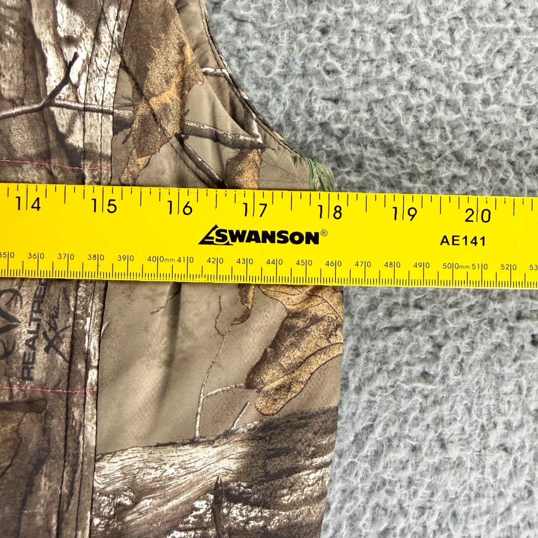 Under Armour Under Armour Real Tree Puffer Vest Wowmens Medium Brown Camouflage Semi-Fitted Size M / US 6-8 / IT 42-44 - 4 Thumbnail
