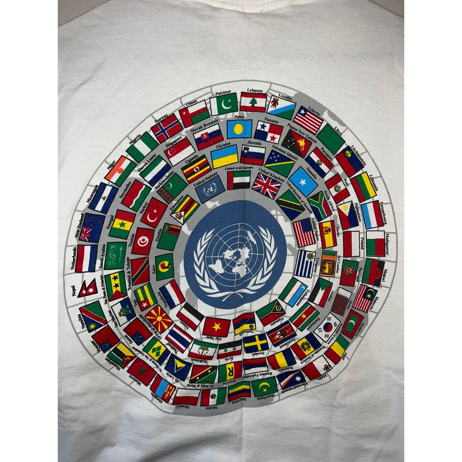 Vintage Vintage World Flag Shirt Sewickley World Class City Tee 90s Size US L / EU 52-54 / 3 - 11 Thumbnail