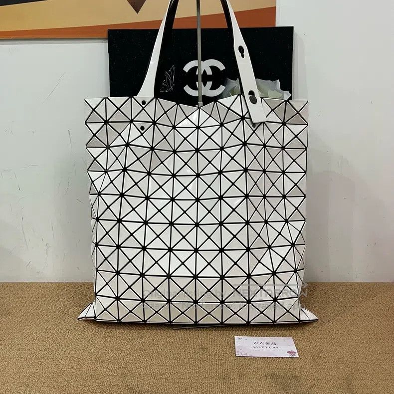 Issey Miyake Issey Miyake White Handbag Shoulder Bag Size ONE SIZE - 1 Thumbnail