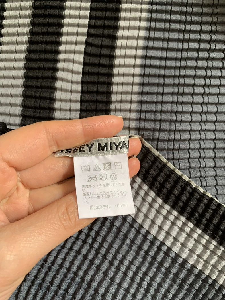 Issey Miyake Issey Miyake Two-tone pleated top Size S / US 4 / IT 40 - 9 Thumbnail