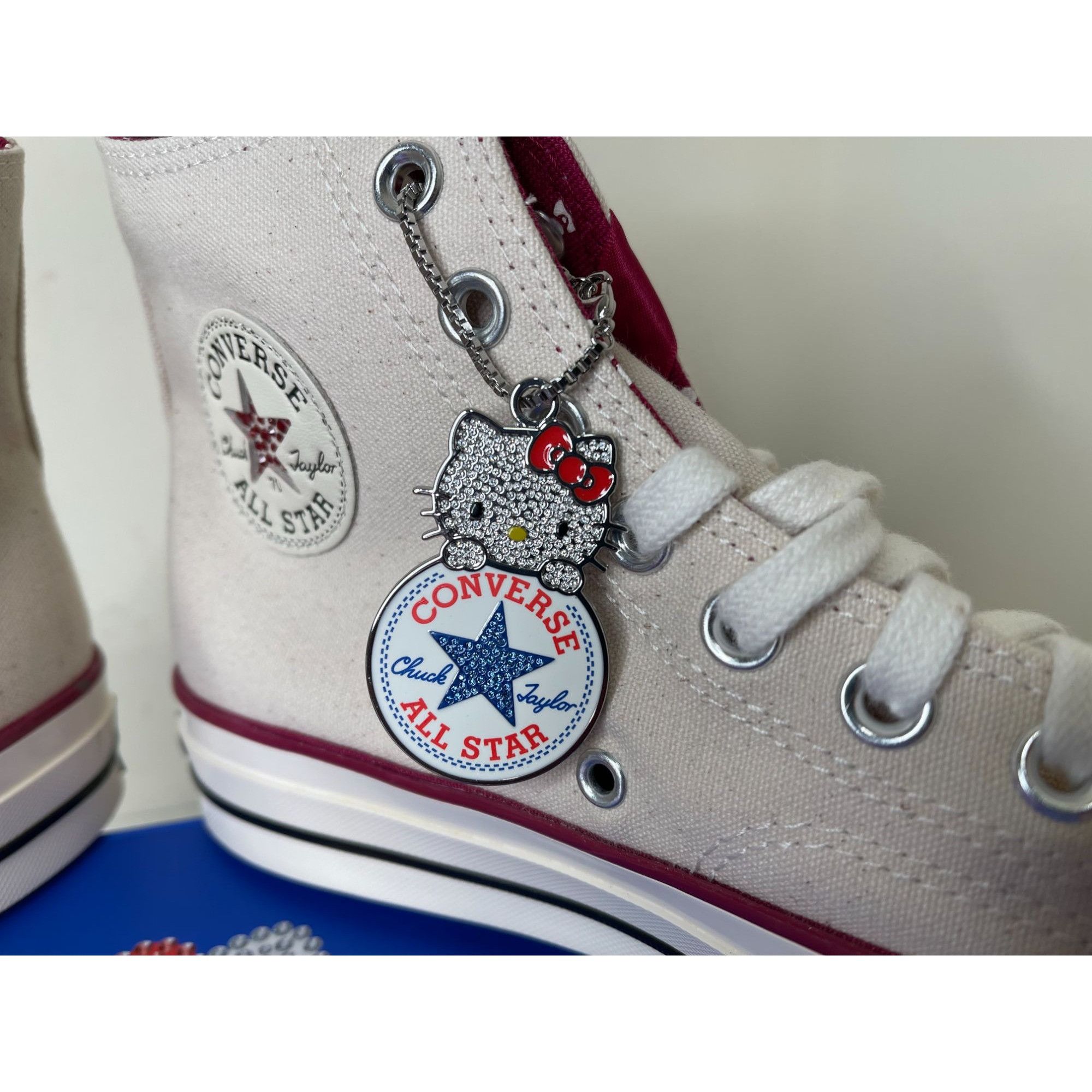 Converse Converse Hello Kitty Swarovski Chuck 70 WOMENS 9US Size US 9 / IT 39 - 5 Thumbnail