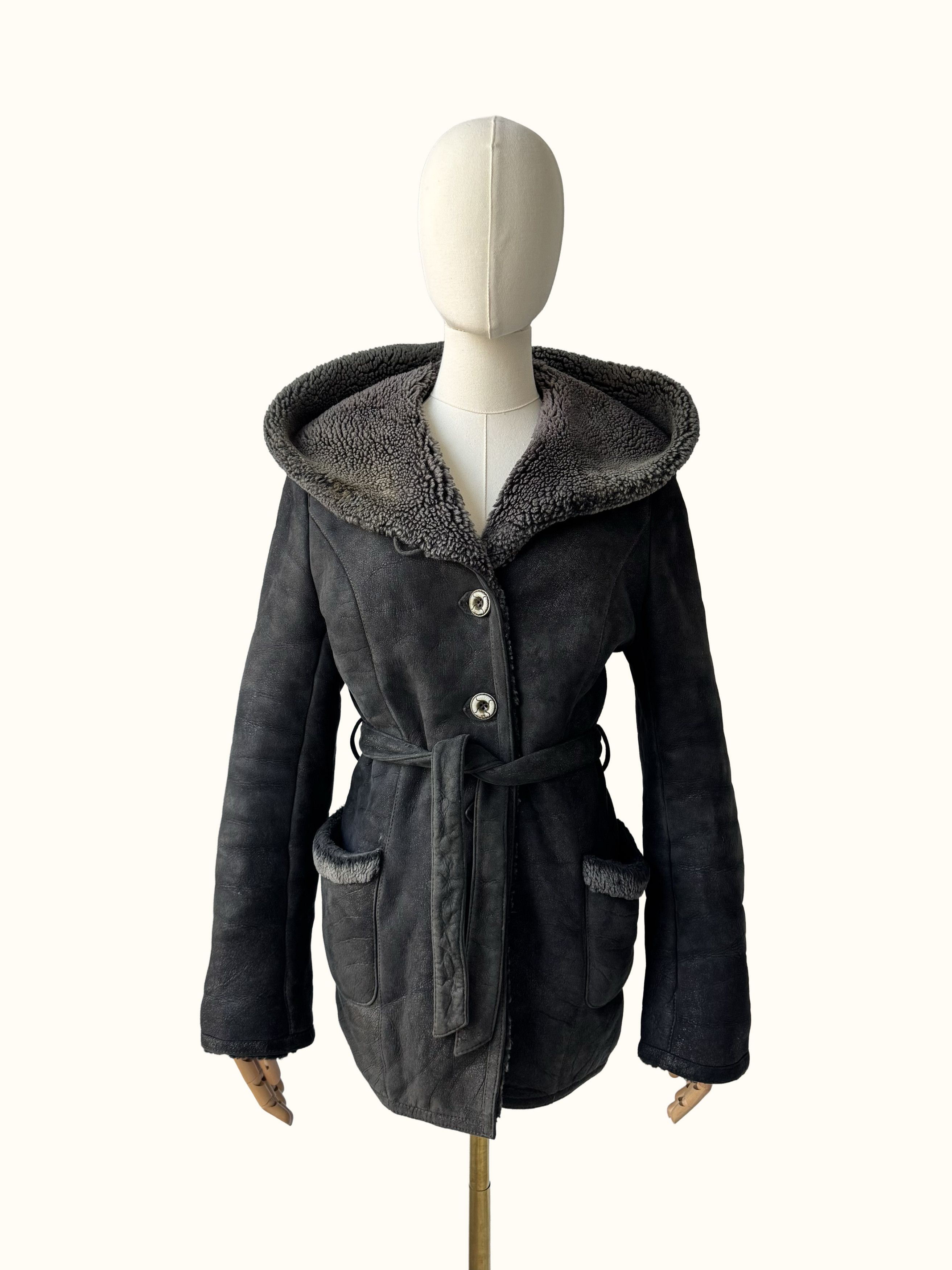 Vintage Vintage Real Sheepskin Hooded Coat (B550) Size M / US 6-8 / IT 42-44 - 1 Thumbnail
