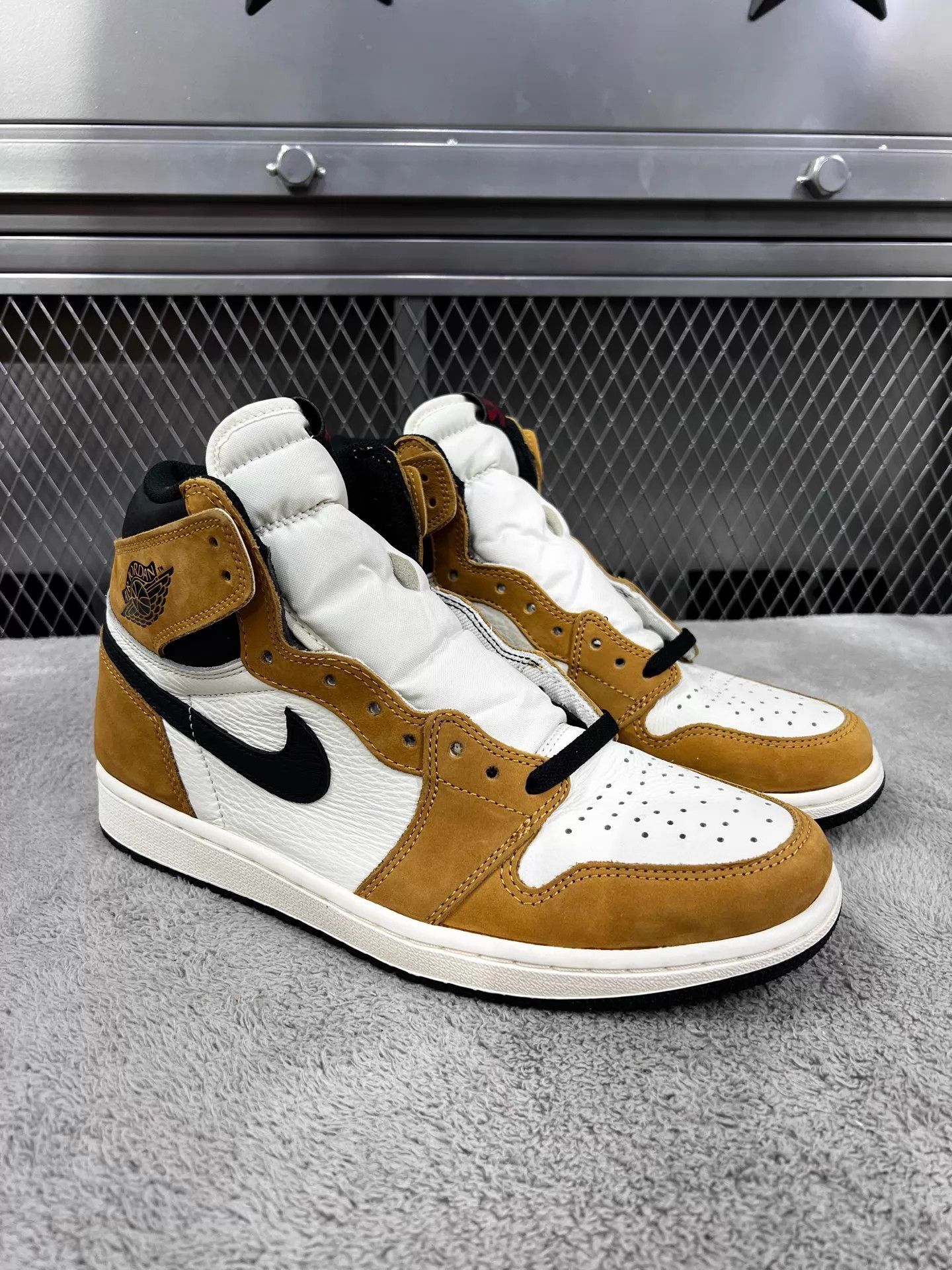 Nike Air Jordan 1 High Rookie of the Year Wheat 44 Size US 10 / EU 43 - 3 Thumbnail
