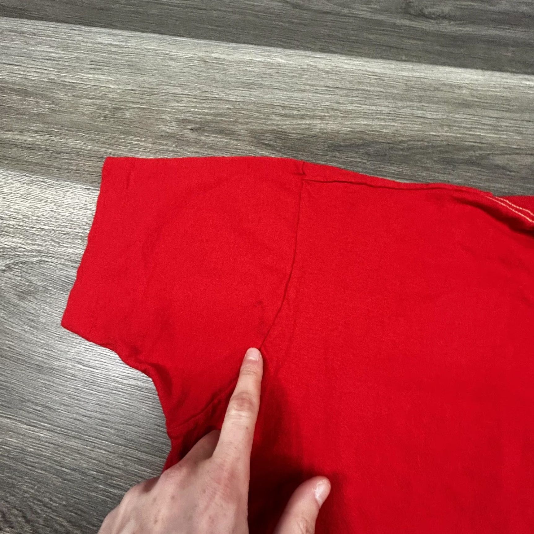 Fruit Of The Loom VINTAGE Fruit Of The Loom Mens XL Red Pocket T-Shirt 80s Made USA NWOT Shirt Mens XL Red 80s USA Vintage Blank Tee Size US XL / EU 56 / 4 - 7 Thumbnail