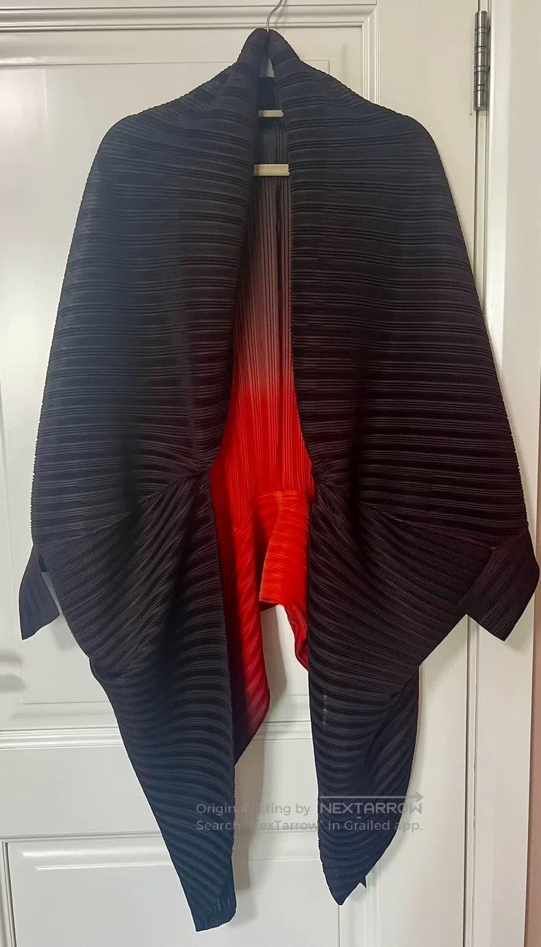 Issey Miyake Issey Miyake Red & Black Gradient Pleated Convertible Card Size L / US 10 / IT 46 - 3 Thumbnail