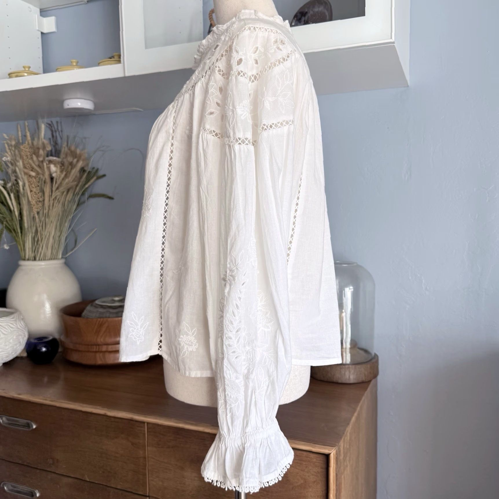 Anthropologie Anthropologie Blouse XS White Floral Embroidery Boho Peasant Cutout Cotton Long Sleeve Button Collared Casual Womens Size XS / US 0-2 / IT 36-38 - 3 Thumbnail