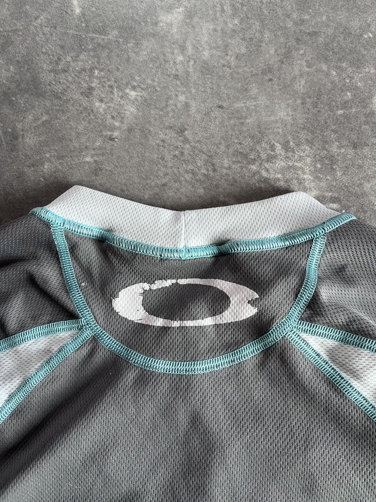 Oakley 00s Oakley Vintage Big Cracked Logo Jersey Tee L Rare Size US L / EU 52-54 / 3 - 15 Thumbnail