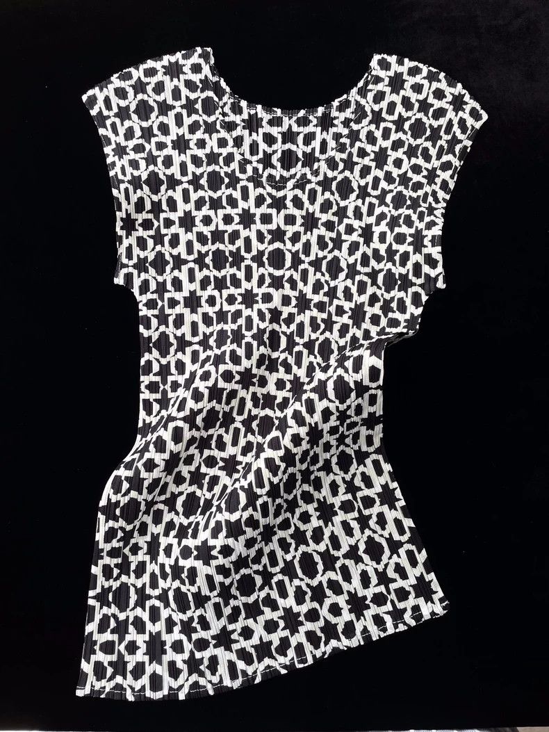 Issey Miyake Issey Miyake size:3 Black and white star snowflake short-s Size M / US 6-8 / IT 42-44 - 1 Thumbnail