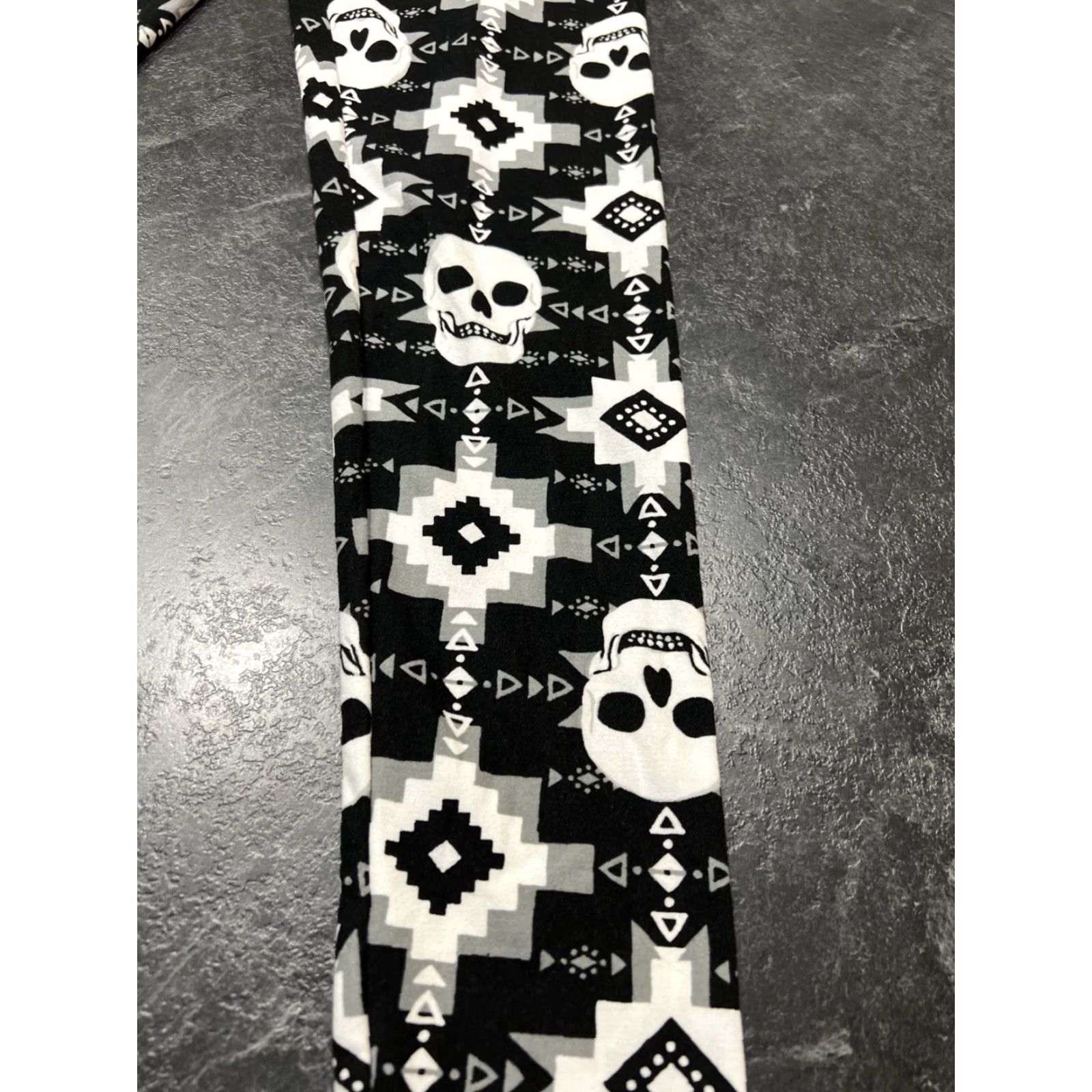Vintage No Boundaries Juniors Leggings Small Black Skull Print Capri High Waist Cotton Blend Size 28" / US 6 / IT 42 - 2 Thumbnail