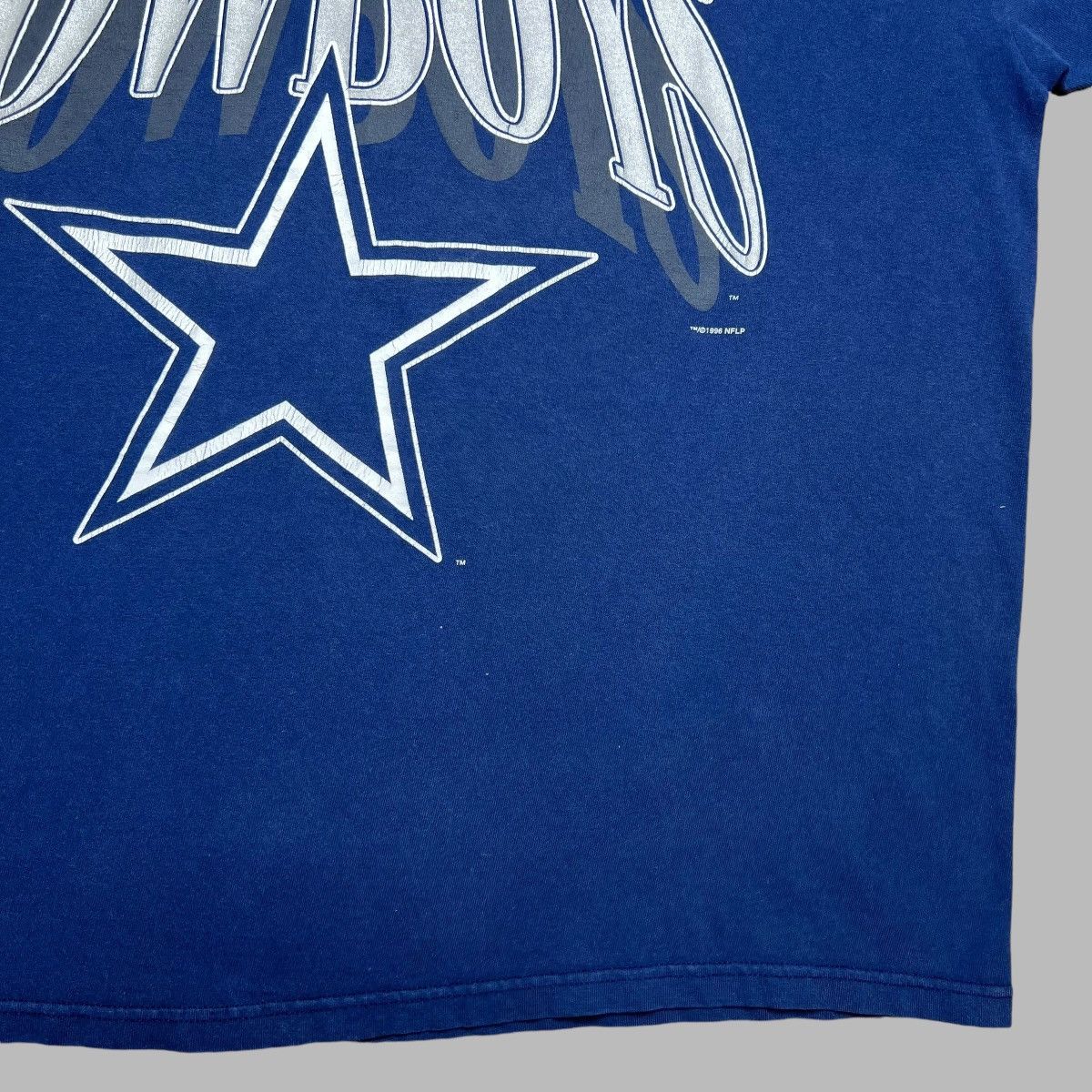 NFL × Vintage Vintage 1996 NFL Dallas Cowboys Spell Out 3D Graphic T-Shirt Size US XL / EU 56 / 4 - 7 Thumbnail