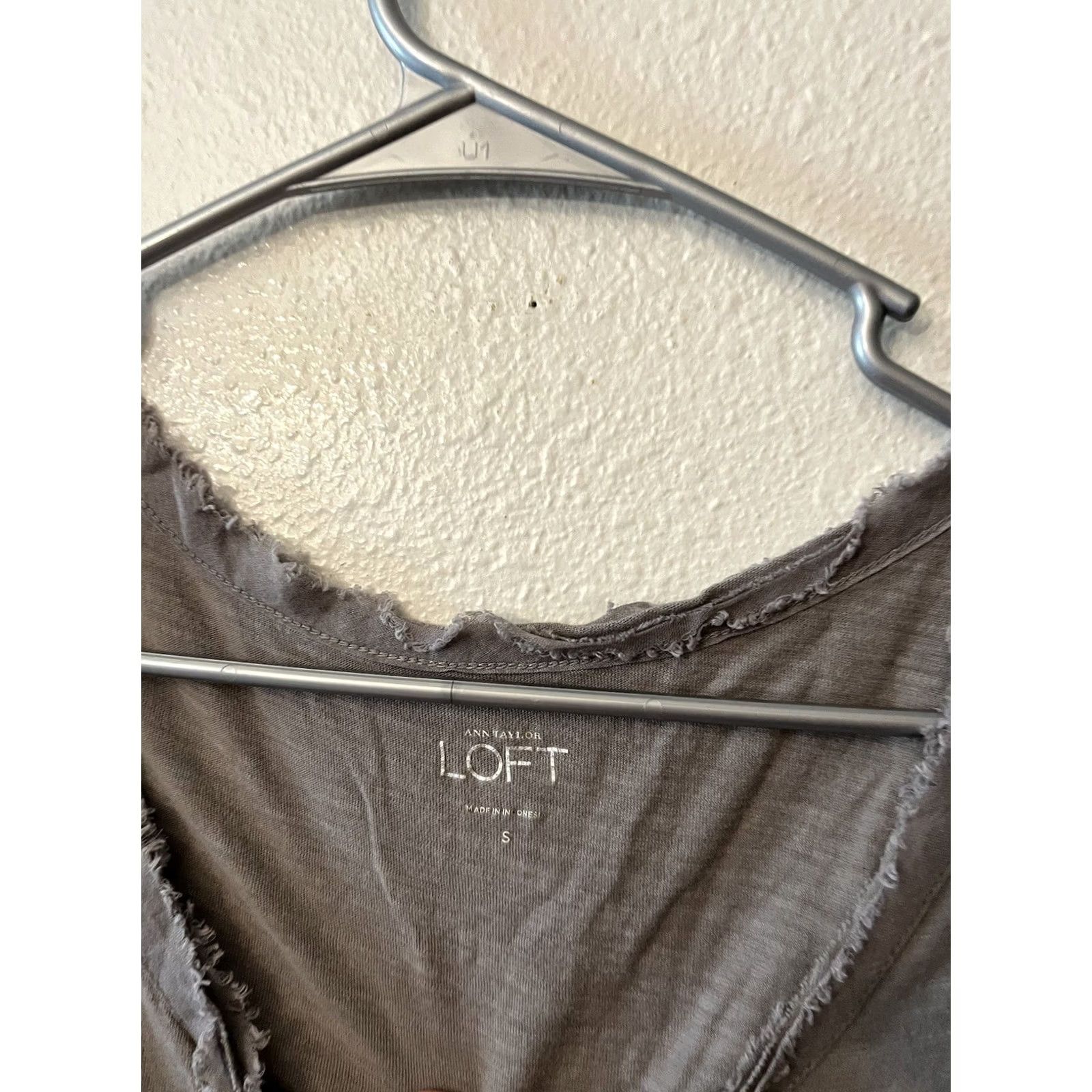 Ann Taylor VINTAGE Loft Soft Gray Solid Tank Sleeveless Pullover Round Neck Blouse S Womens Loft Size S / US 4 / IT 40 - 3 Thumbnail