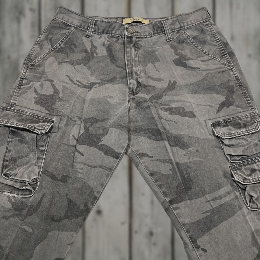 Wrangler Wrangler Jeans Cargo Camo 36x32 Faded Gray 70BRWGL Cotton Hunting Men Size US 36 / EU 52 - 1 Thumbnail