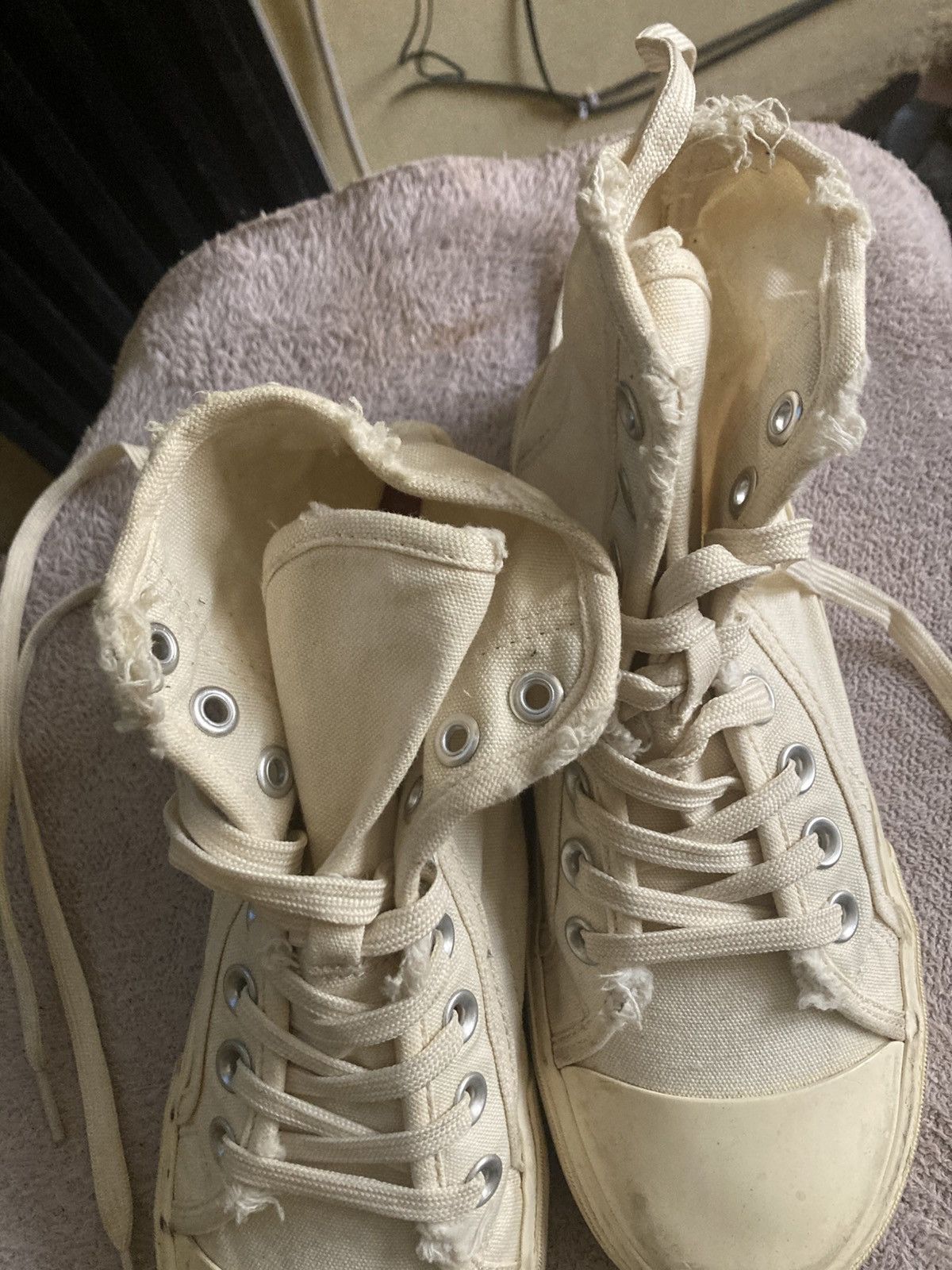 Balenciaga Balenciaga Ivory Paris Distressed High-Top Sneaker Shoes 37 Size US 7 / IT 37 - 7 Thumbnail