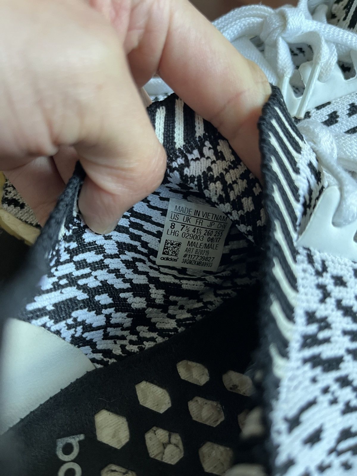 Adidas adidas NMD_R1 Primeknit Zebra Sashiko Size US 8 / EU 41 - 10 Thumbnail