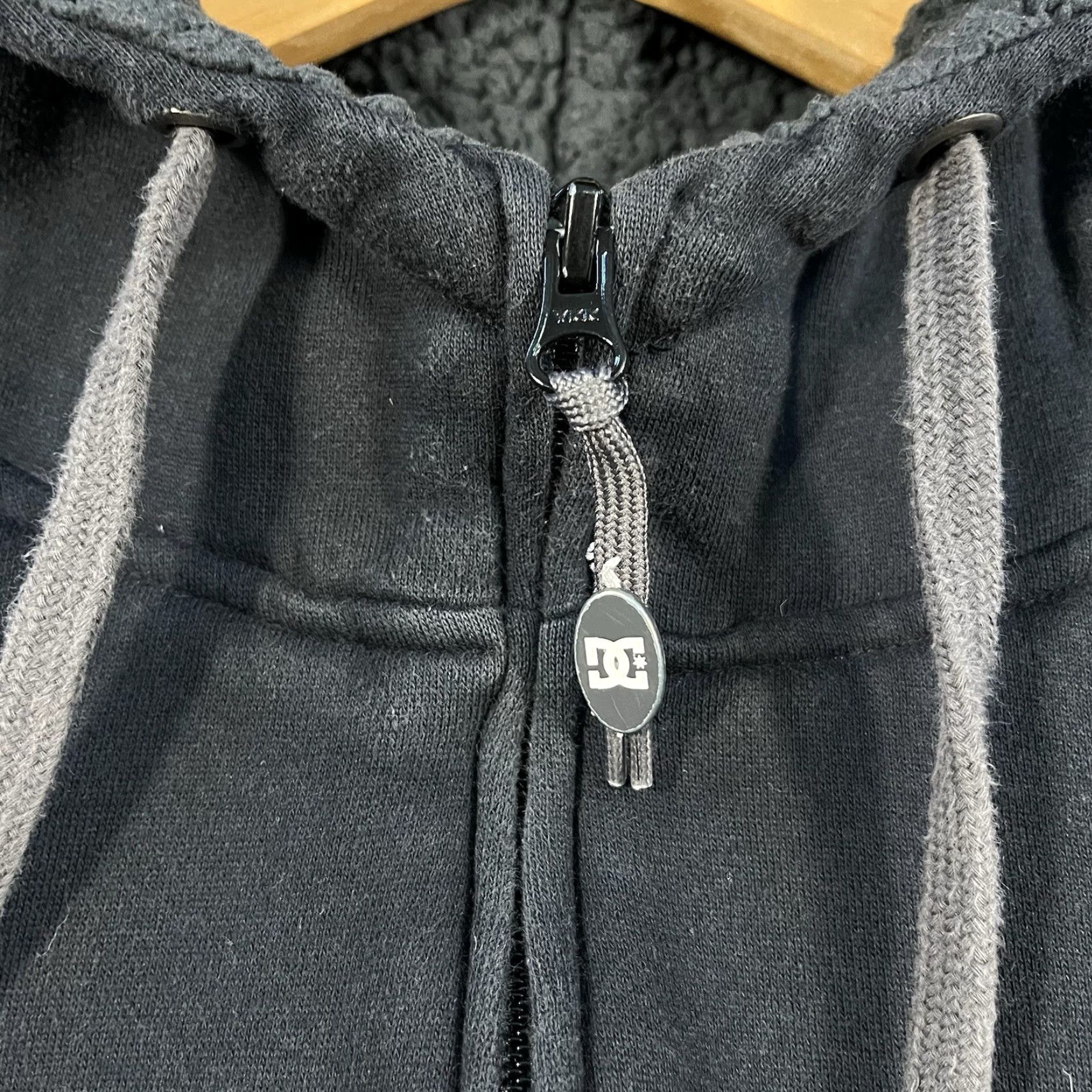 Vintage VINTAGE DC Shoes Hoodie Medium Black Full Zip Sherpa Fur Lined Y2K Grunge Skate Mens M Swing Plaid 90s Classic Gender: Mens Size US M / EU 48-50 / 2 - 3 Thumbnail