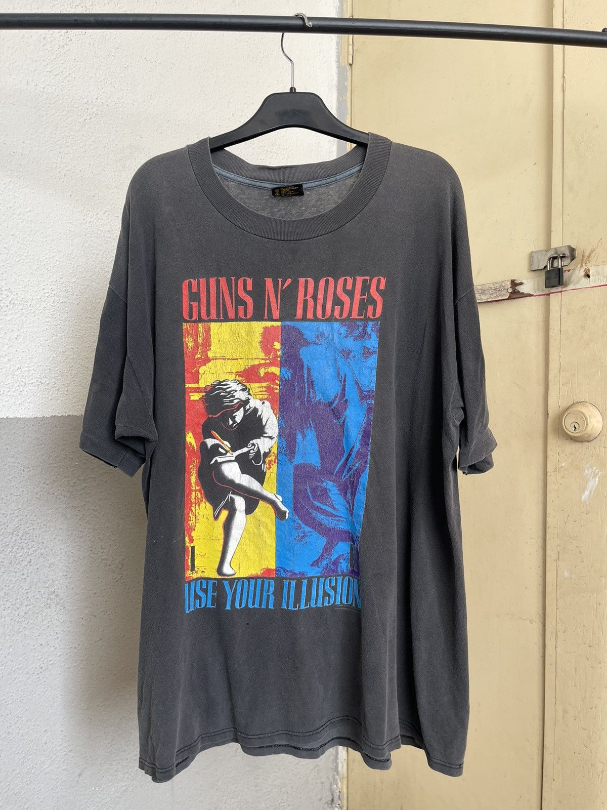 Vintage Vintage 1992 Guns N Roses Fashion Statement Faded Tee Size US XL / EU 56 / 4 - 1 Thumbnail