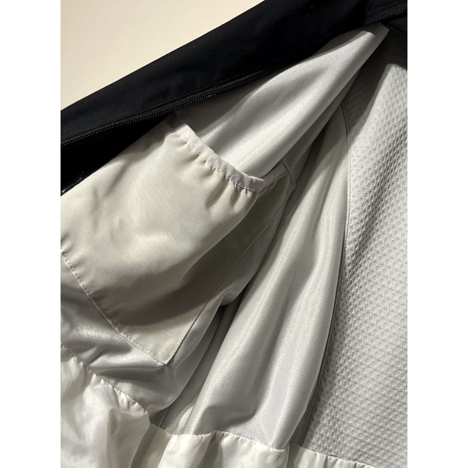 Nike ACG VINTAGE Nike ACG Jacket Womens L Black White Waterproof Shell Hiking Lightweight Size L / US 10 / IT 46 - 7 Thumbnail