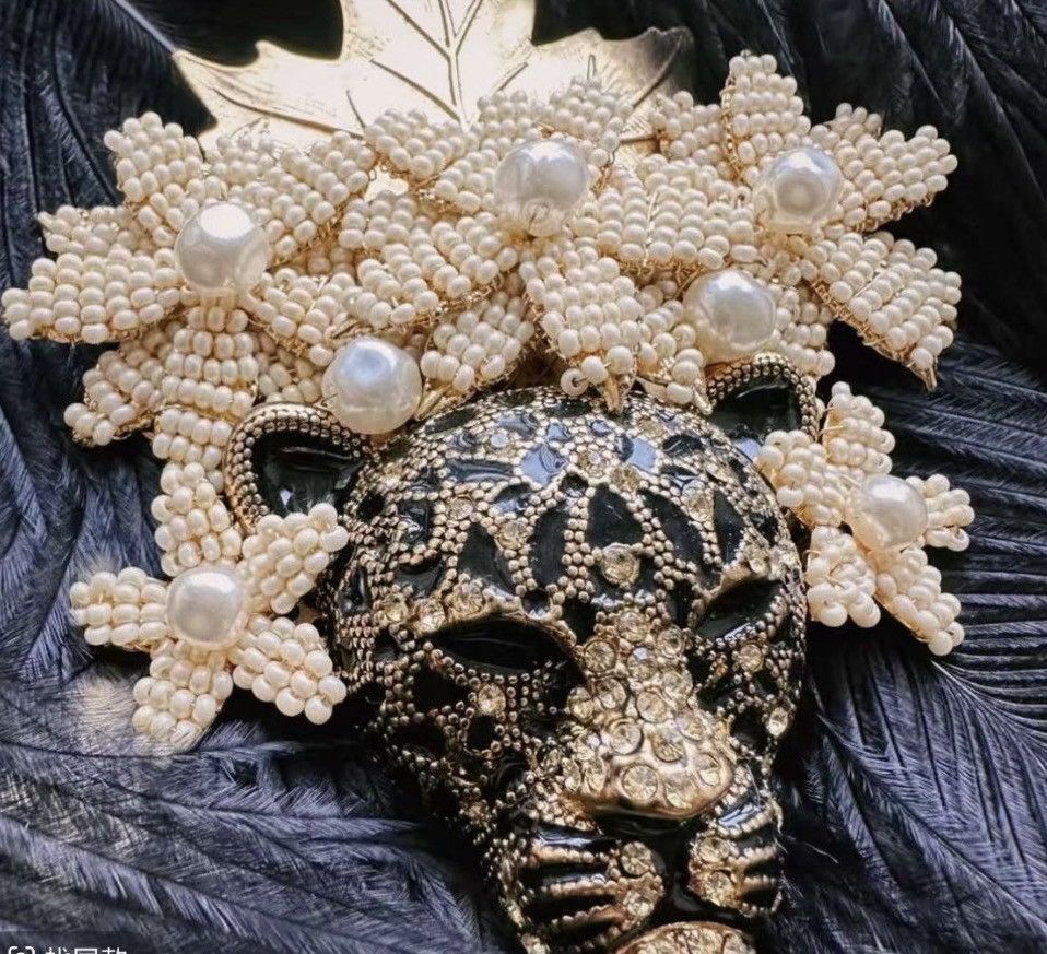Other Copper Pearl Leopard Head Brooch High Quality Hand Weaving Size ONE SIZE - 1 Preview