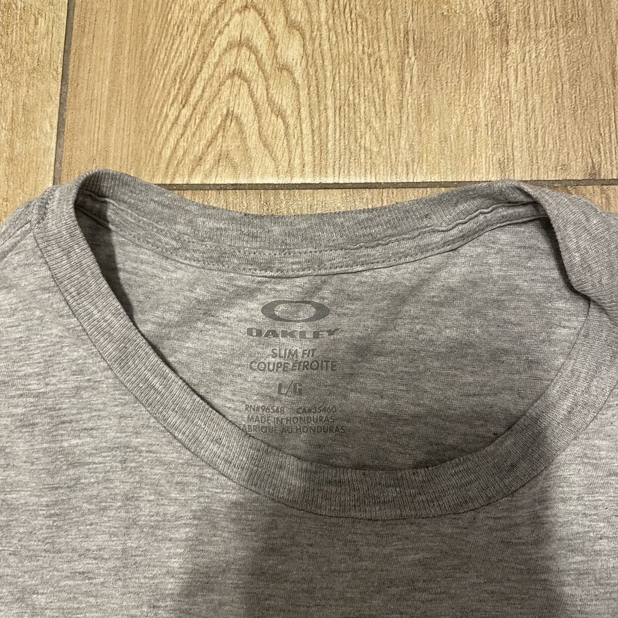 Other Vintage Oakley Big 3D Central Logo T-shirt Size US L / EU 52-54 / 3 - 3 Thumbnail