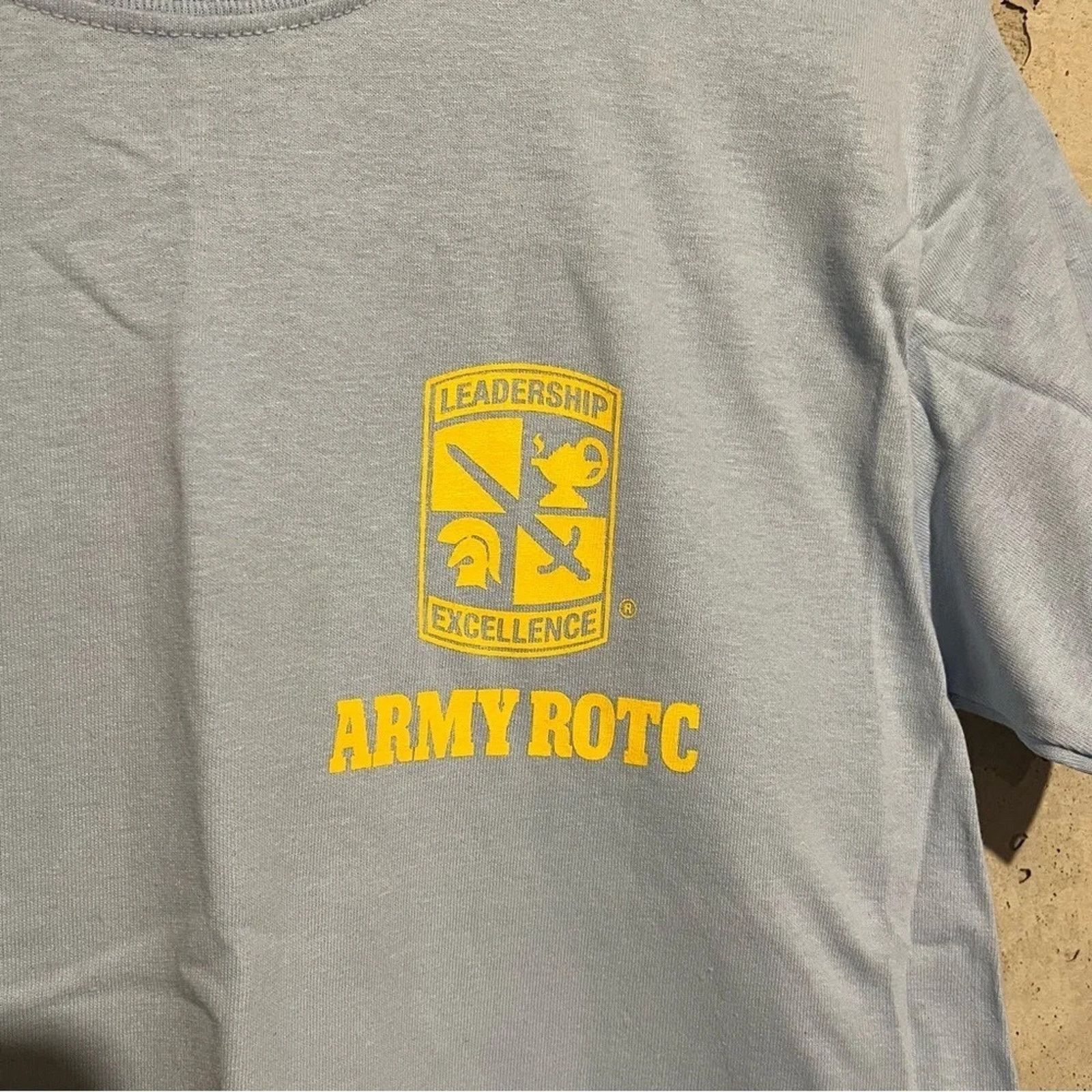 Gildan Army ROTC Men Leadership Excellence Crest Blue T-Shirt S New Size US S / EU 44-46 / 1 - 3 Thumbnail