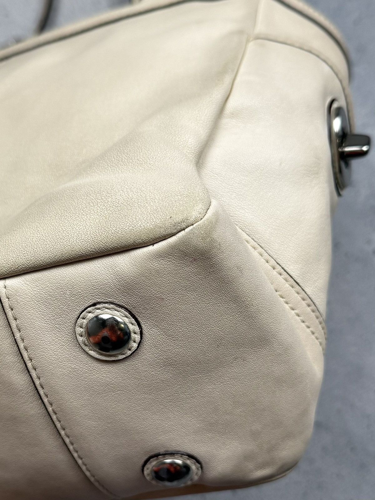Coach Vintage Coach Beige Leather Tote Bag With Charm Turnlock Size ONE SIZE - 19 Thumbnail