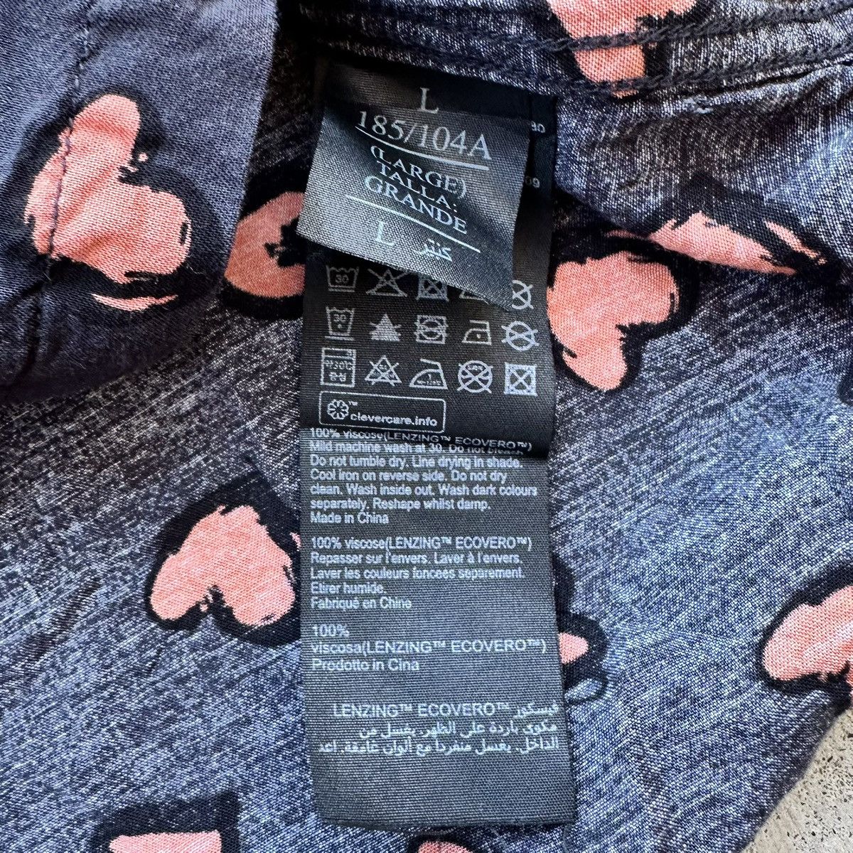 Allsaints Allsaints Viscose Camp Shirt Men Size Large Hearts AOP Size US L / EU 52-54 / 3 - 5 Thumbnail
