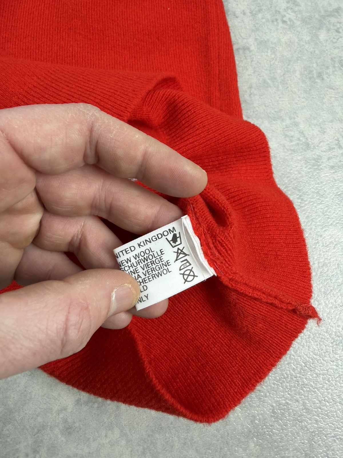 Burberry Burberry Vintage Red Lambswool V Neck Vest Scotland Size 36 Size XS / US 0-2 / IT 36-38 - 7 Thumbnail