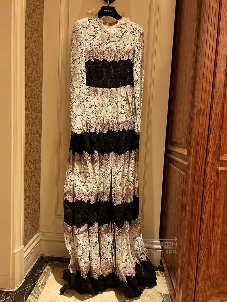 Valentino Valentino Lace dress Size M / US 6-8 / IT 42-44 - 1 Thumbnail