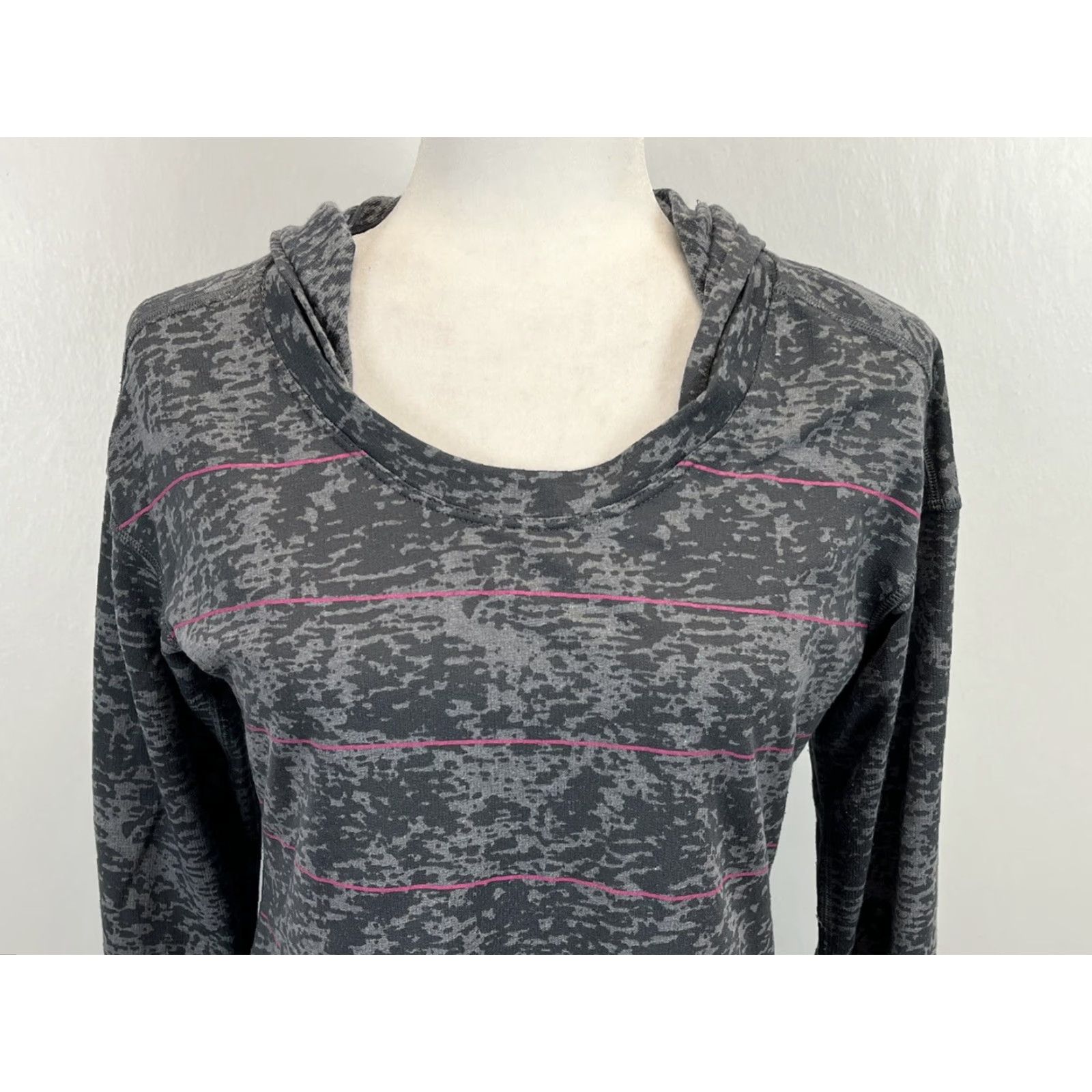 Mountain Hardwear Mountain Hardwear Pullover Hoodie Shirt Sz Medium Womens Slub Grey Lightweight Size M / US 6-8 / IT 42-44 - 5 Thumbnail