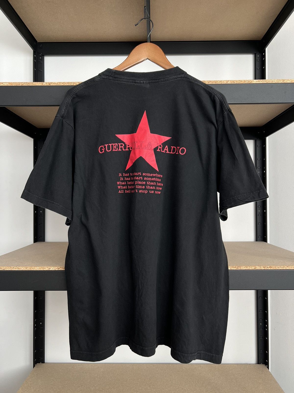 Band Tees Vintage 90s Rage Against the Machine Guerrilla Radio T-shirt Size US XL / EU 56 / 4 - 3 Thumbnail