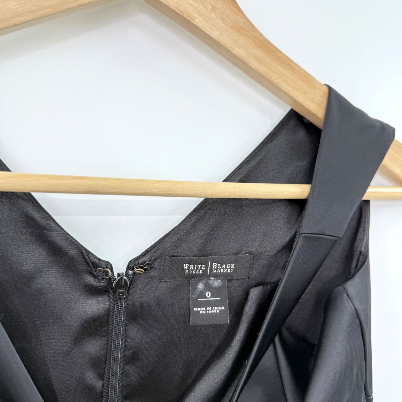 White House Black Market VINTAGE? No. White House Black Market Black Sleeveless Sheath Dress Bow Detail Size 0 Size XS / US 0-2 / IT 36-38 - 3 Thumbnail