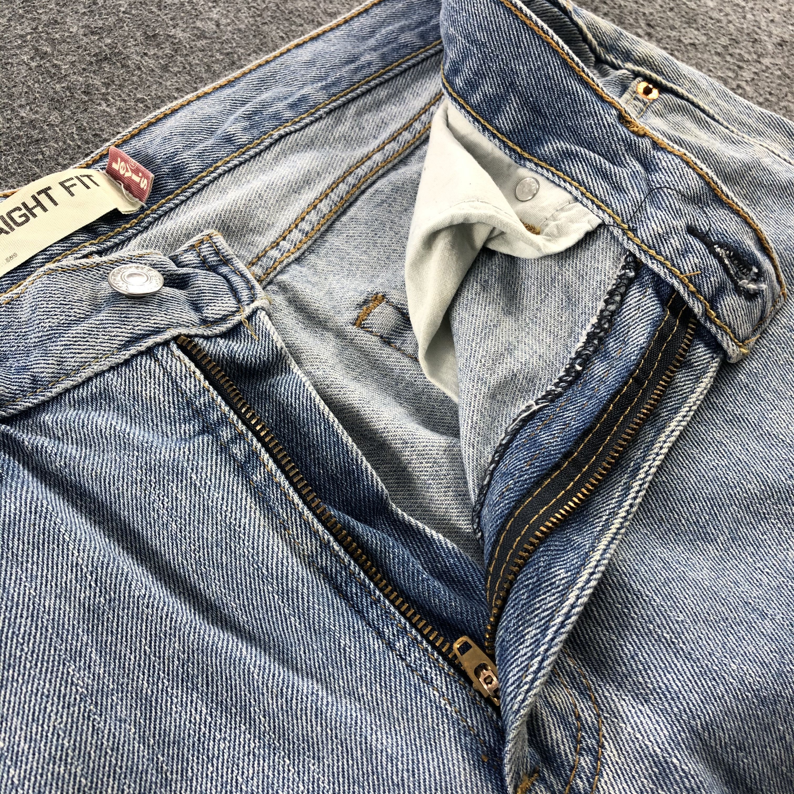 Levi's Vintage Light Wash Levis 505 Jeans-J1265 Size US 35 - 7 Thumbnail