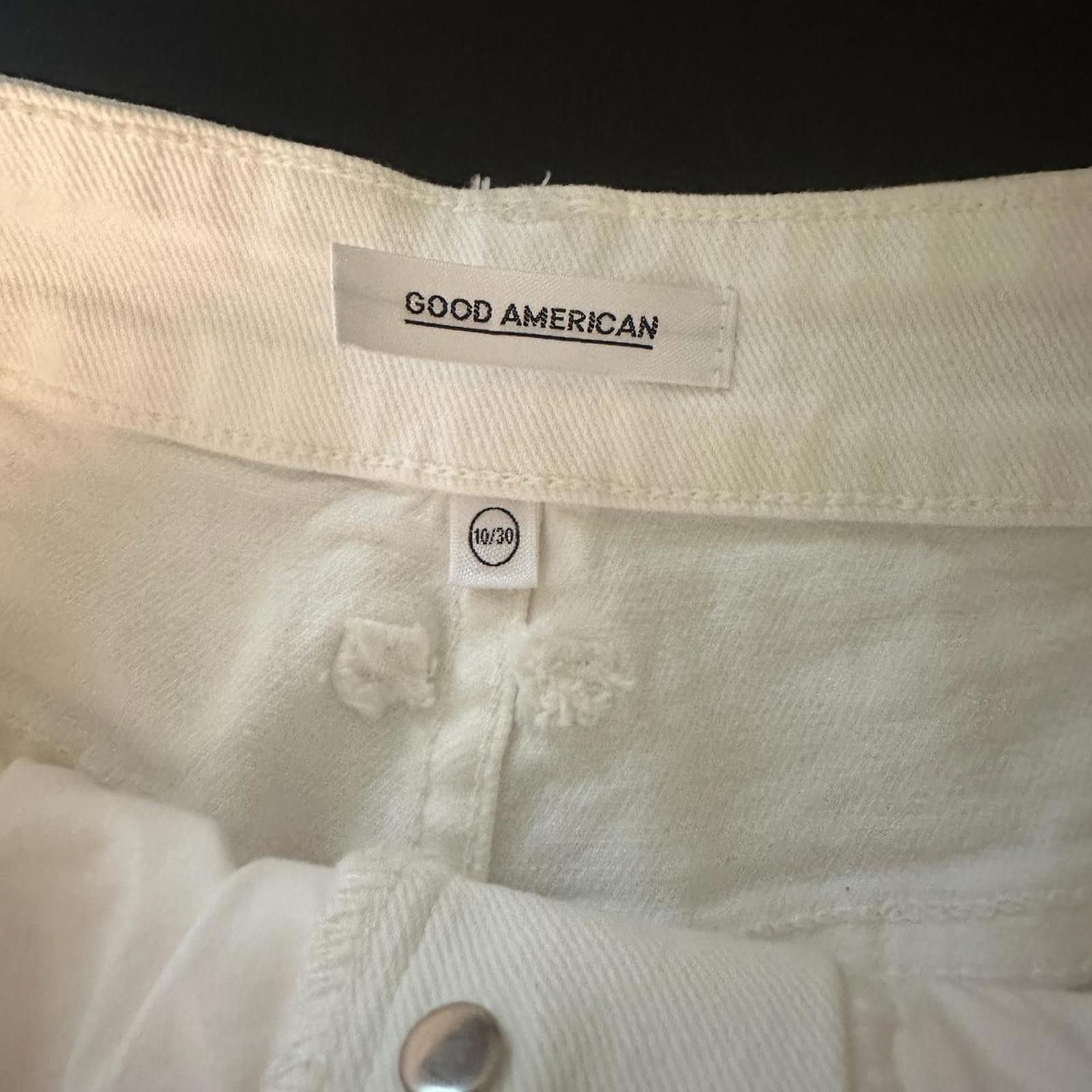 Designer GOOD AMERICAN Women's White Shorts Size 30" / US 8 / IT 44 - 2 Thumbnail