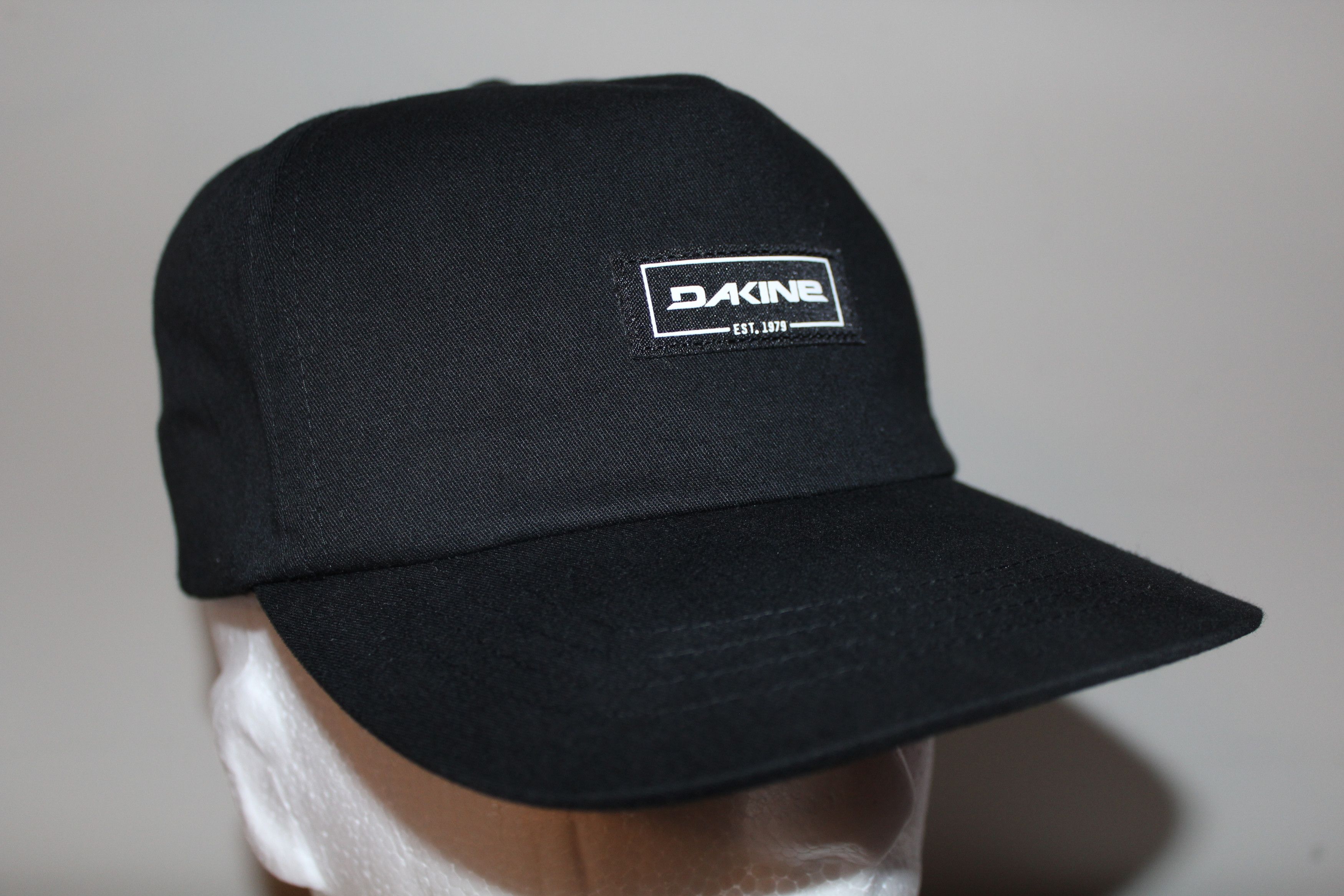 Dakine Snapback DaKine Black Flat Brim Skate Surf Streetwear Black Size ONE SIZE - 1 Thumbnail