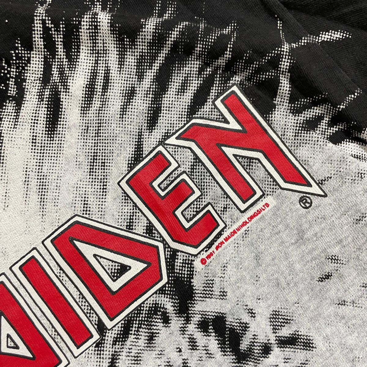 Band Tees Iron maiden 1991 all over print tee Size US L / EU 52-54 / 3 - 5 Thumbnail