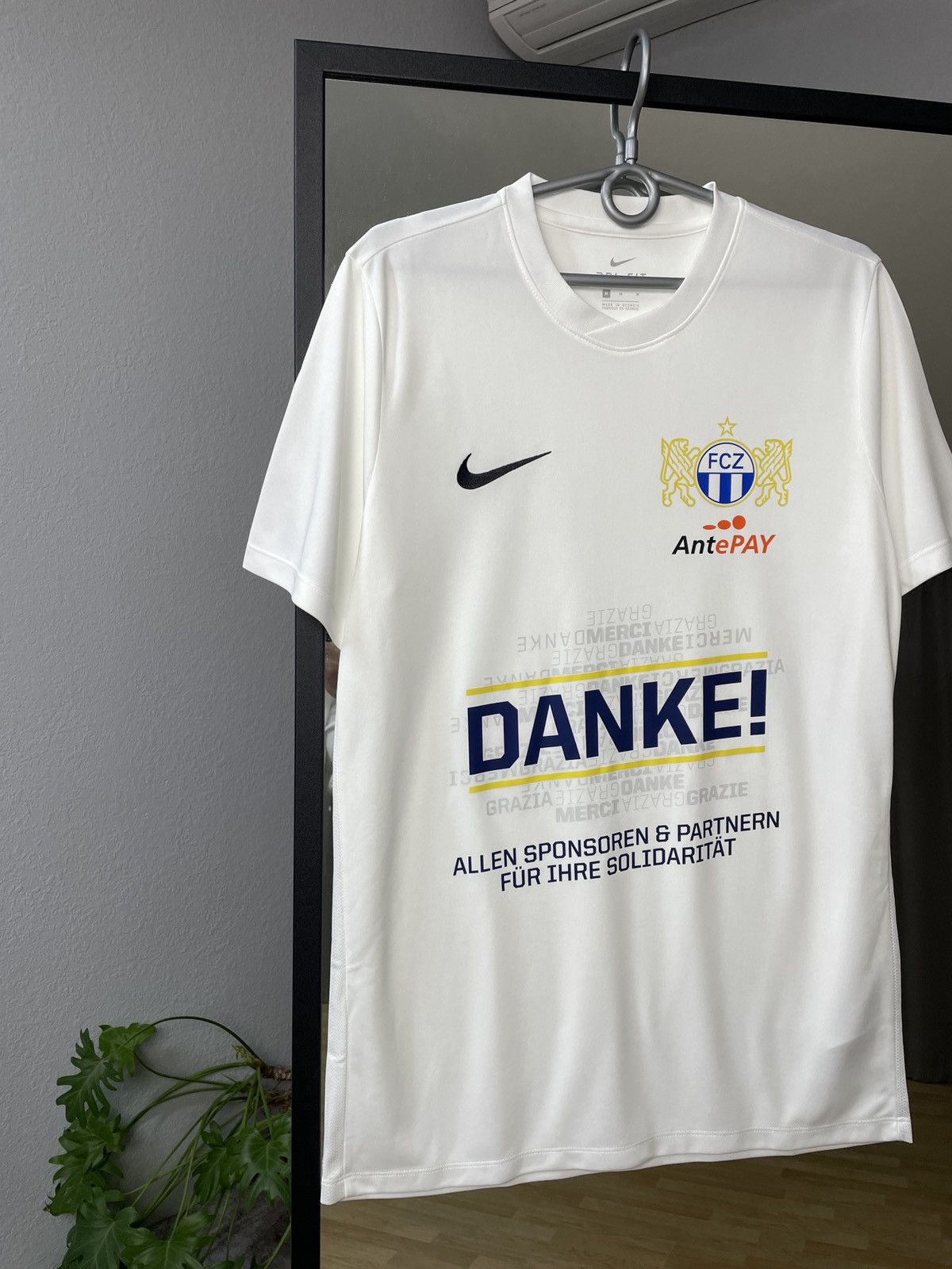 Vintage Vintage Nike FC Zurich Home Football Jersey Blockcore Tee Size US M / EU 48-50 / 2 - 2 Thumbnail