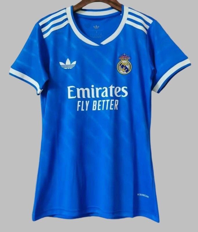 Other Real Madrid 2025/26 third kit Size US L / EU 52-54 / 3 - 1 Preview