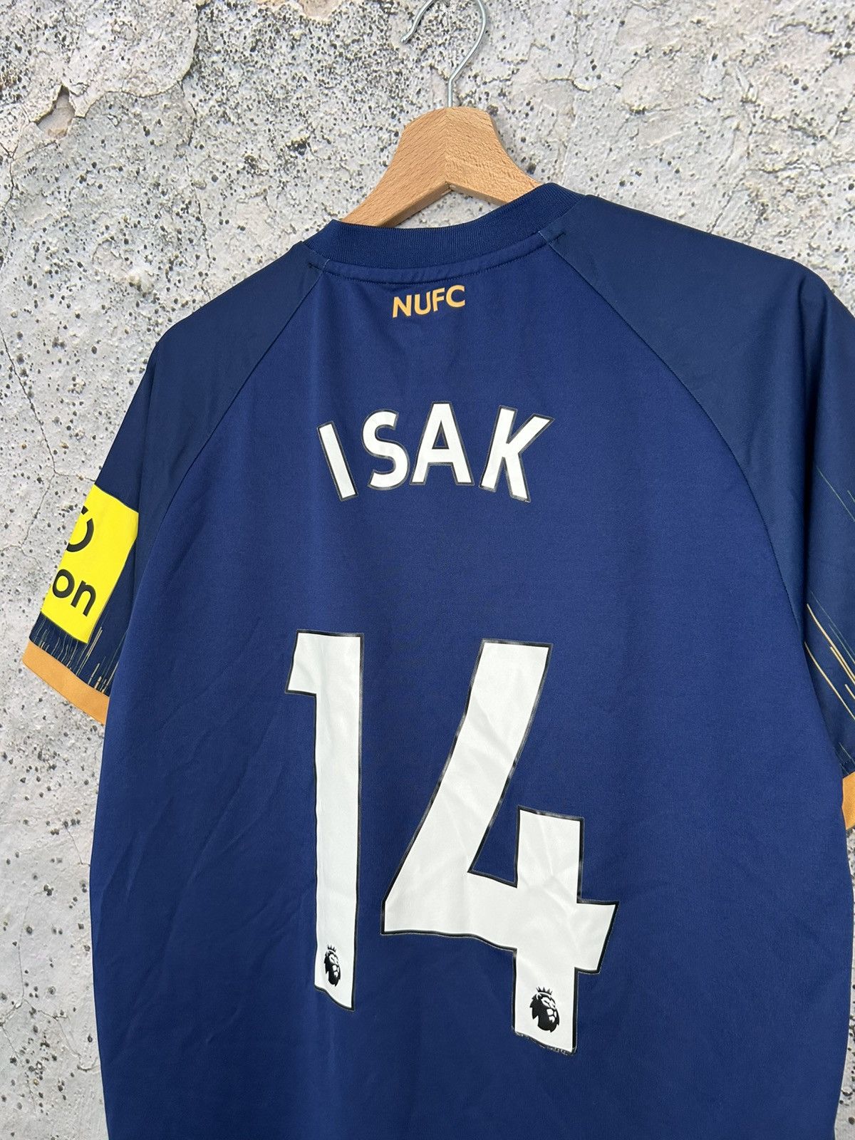 Castore Newcastle United Isak Soccer Jersey Castore Football Rare Size US L / EU 52-54 / 3 - 5 Thumbnail