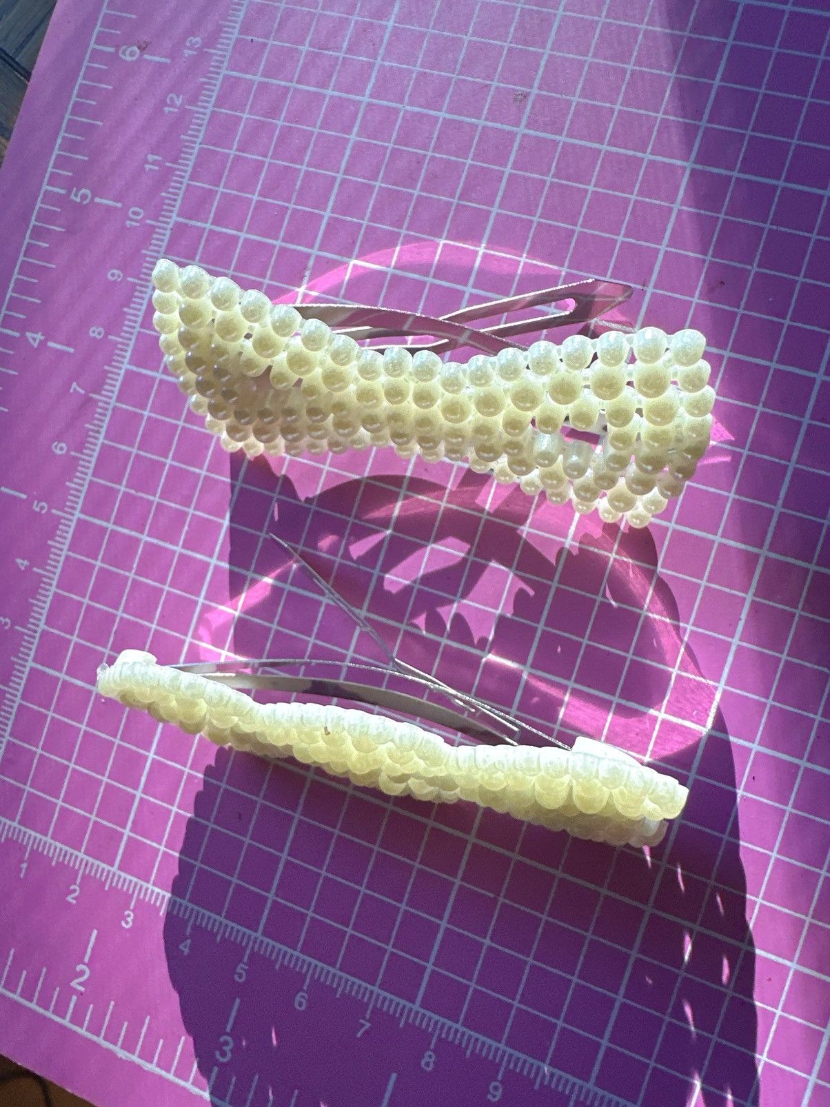 Guess Guess 4 pc hair clips white beads paved tie bow triangle Size ONE SIZE - 7 Thumbnail