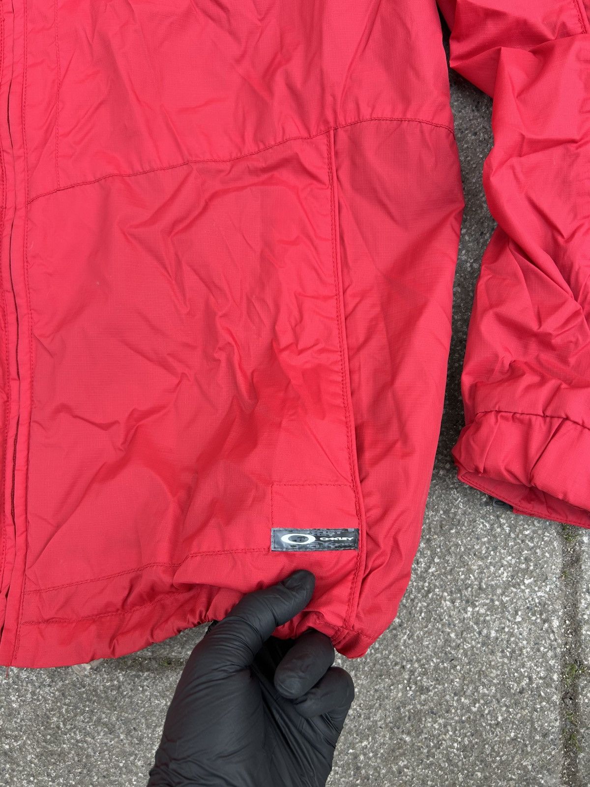Oakley Oakley Vintage red Hooded Windbreaker Jacket Nylon Jacket Size US L / EU 52-54 / 3 - 7 Thumbnail