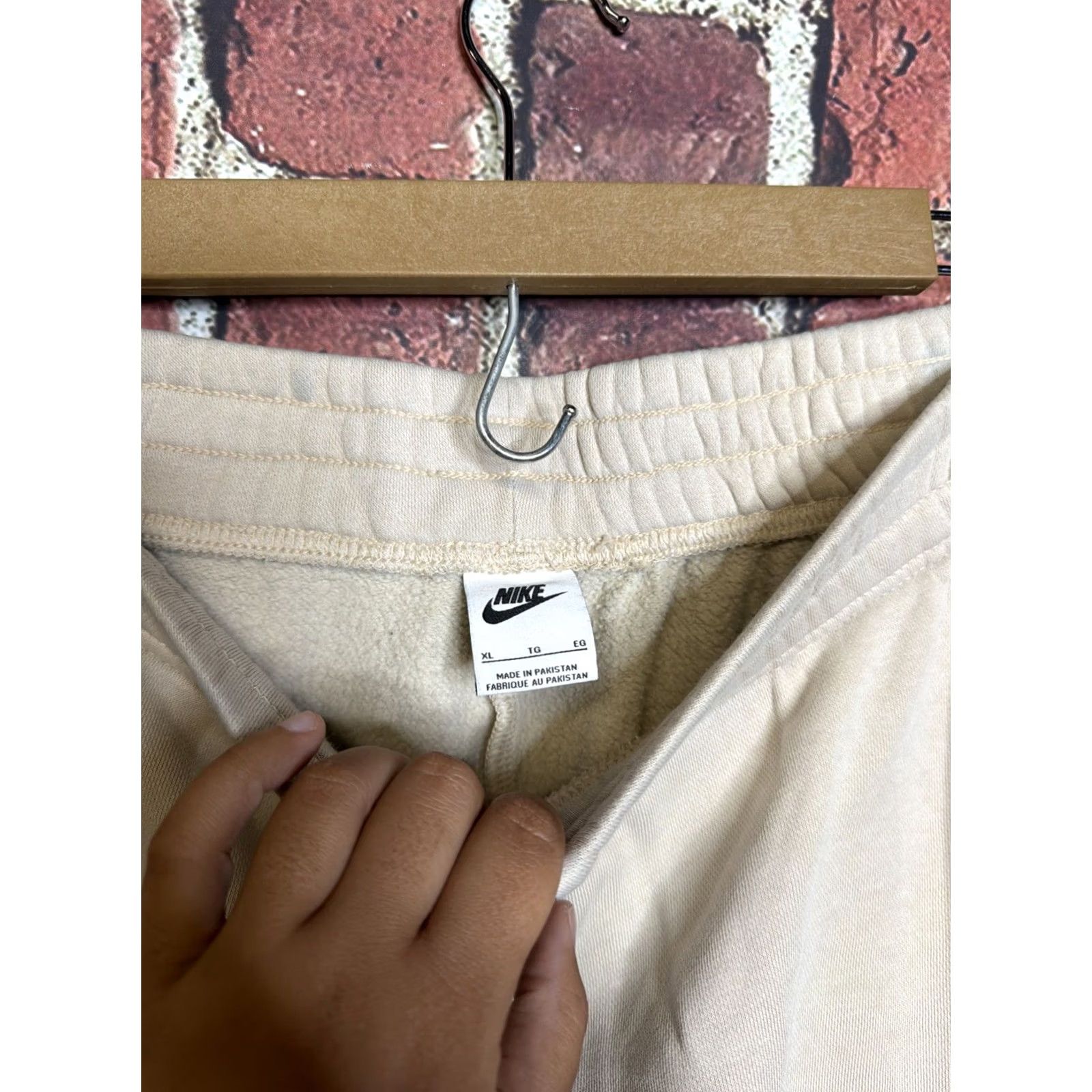 Nike Nike Sportswear Essential Womens Pants Sweatpants Be… Beige XL Regular Tapered Pockets Elastic Waist Fleece Cotton Blend Polyester Size 40" / US 18 - 2 Thumbnail