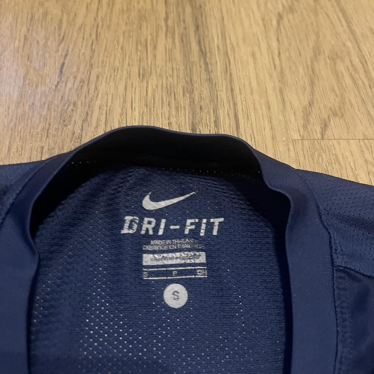 Nike 2011-12 Manchester United Nike Trainning Football Shirt Size US S / EU 44-46 / 1 - 4 Thumbnail