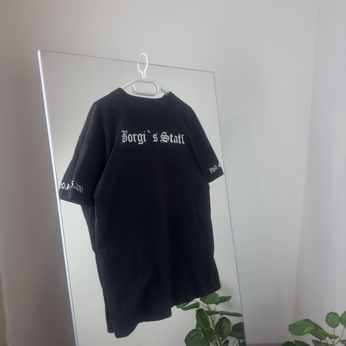 Other Crazy T-shirt Now He’s On A Leash Humor Tee Vintage Size US XL / EU 56 / 4 - 7 Thumbnail